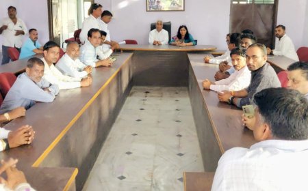 आठ सूत्रीय मांगो के आश्वासन पर धरना समाप्त, समझौता वार्ता में पत्रकारों को कवरेज से रखा दूर, पत्रकारों में रोष