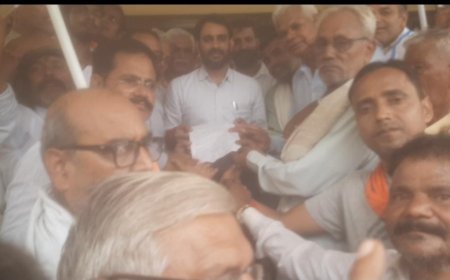 बांग्लादेश मे हिन्दूओ पर हो रहे अत्याचार के विरोध मे रैणी उपखण्ड मुख्यालय पर सर्वसमाज के हिन्दूओ के द्वारा रैली निकाल कर एसडीओ को  ज्ञापन सौपा