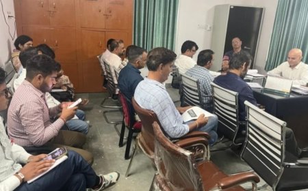 चिकित्सकों के साथ सीएमएचओ डॉ. अरविंद गेट ने ली समीक्षा बैठक