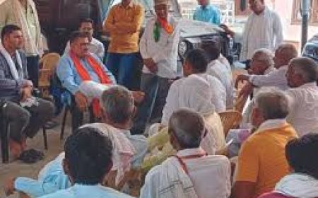 जनसुनवाई के दौरान विधायक खेड़ली और कठूमर के बीच टोल टैक्स हटाने को लेकर सौपा ज्ञापन