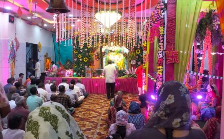 मंदिरों में दर्शनार्थियों की लगी लम्बी कतार
