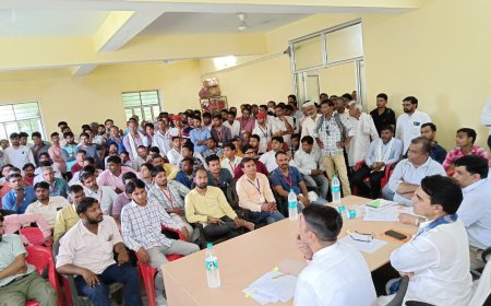 ईमित्र संचालक आमजन   को सरकारी योजनाओं की जानकारी देकर निर्धारित रेट में समस्याओं का करें समाधान - विधायक