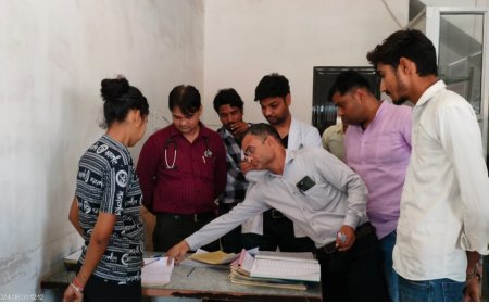 बिना लाईसेंस अवैध रूप से फार्मेसी की दुकानों में लैब संचालकों पर हुई कार्यवाही, झोलाछाप डॉक्टरों में मचा हड़कंप दुकानें बंद कर हुए फरार