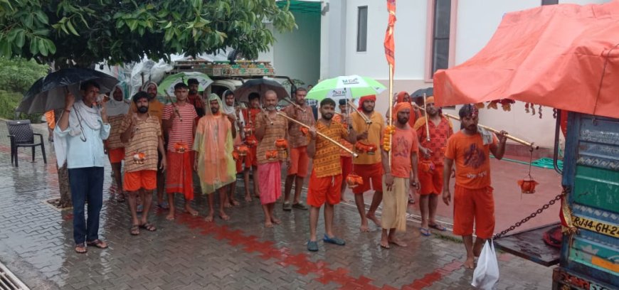 शिव मंदिर मे कावड़ ले जा रहे कावड़ियो का सत्कार कर कराया अल्पाहार