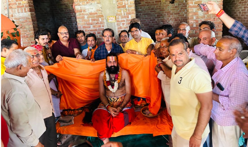 वीर हनुमान दक्षिण मुखी बालाजी मंदिर रामपुरा में स्वामी अश्विनी आचार्य महाराज की हुई चादरपोशी