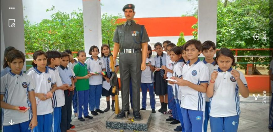 गुढ़ा गौड़जी से पोसाना शहीद स्मारक पर पहुंच कर शहीद प्रतिमा को बांधे रक्षासूत्र