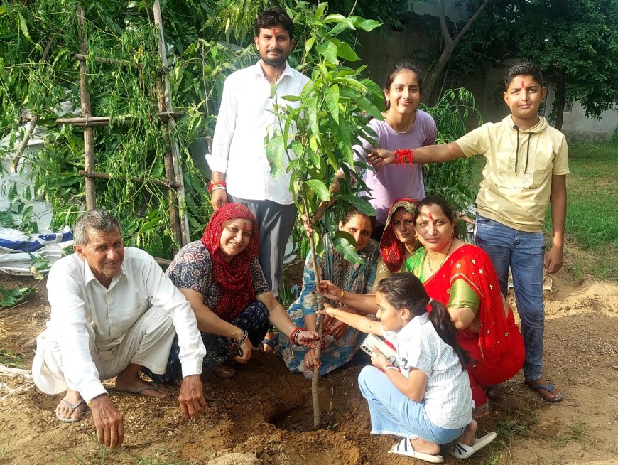 अमृता प्रकृति संवर्धन अभियान में रक्षाबंधन उत्सव मनाकर पौधारोपण