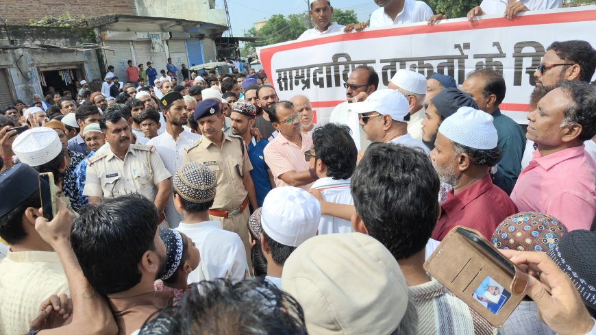 रामगिरी महाराज की हेट स्पीच को लेकर अंजुमन इत्तिहाद ए बाहमी जिला बारा ने धरना प्रदर्शन कर की गिरफ्तारी की मांग