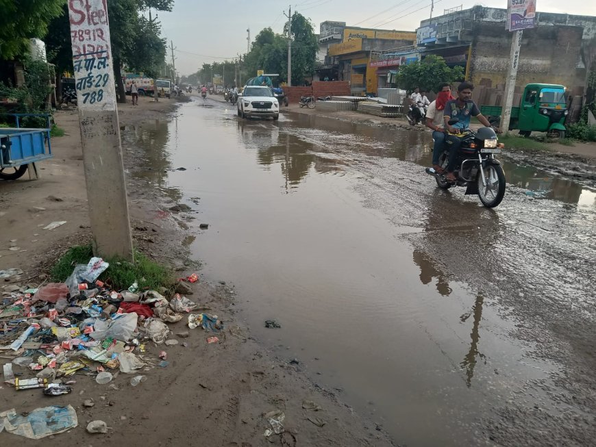 सफाई व्यवस्था चौपट, सड़कों पर बह रहा गंदा पानी