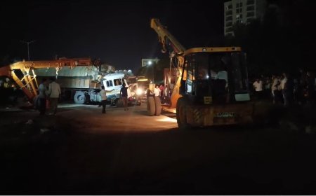 नेशनल हाइवे पर गौवंश को बचाने के प्रयास में बेकाबू बस ट्रोले से टकराई: एक की मौत,  दो दर्जन यात्री घायल