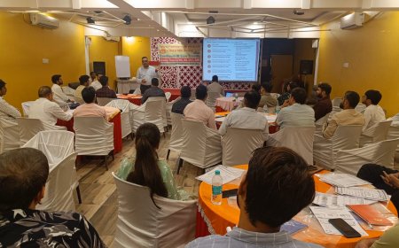 डायबिटिज-हाईपरटेंशन मरीजों के उपचार के साथ फॉलोअप करना भी जरूरी– सीएमएचओ डॉ. राजेश कुमार