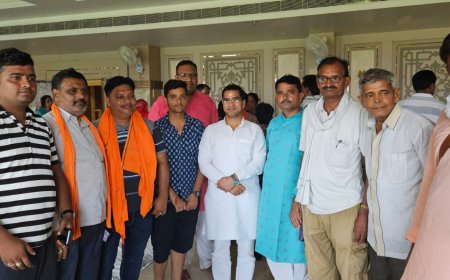 महंत प्रकाश दास महाराज के सानिध्य में चार बसों व निजी साधनों से अयोध्या धाम व काशी विश्वनाथ दर्शन कर वापस अपने घर को हुए रवाना