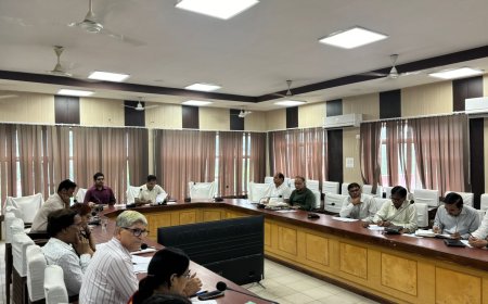 जिला निष्पादन समिति की बैठक सम्पन्न विद्यालयों में बेहतर शिक्षा के साथ गुणवत्तापूर्ण आधारभूत सुविधाऐं भी करें सुनिश्चित  - डीएम