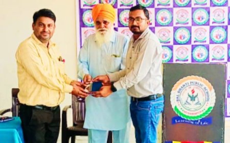 नौगांवा तहसील के मुबारिकपुर नगर पालिका के चैयरमेन भूपेंद्र सिंह ने शिक्षक दिवस पर शिक्षकों का किया सम्मान