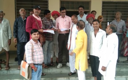 भारतीय किसान संघ ने की मुआवजे की मांग, नायब तहसीलदार को सौंपा ज्ञापन