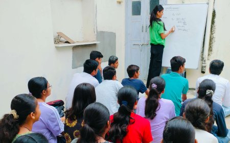 शिक्षक दिवस पर छात्र-छात्राओं ने निभाई शिक्षक की भूमिका