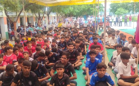 68वीं जिला स्तरीय फुटबॉल प्रतियोगिता का उद्घाटन मैच स्मार्ट सेवन स्टार अमरवासी के छात्र-छात्राओं ने जीता