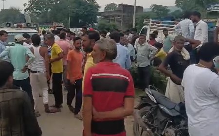 प्राचीन बांध की सैकड़ों वर्ष पुरानी पानी की मोरियों को बंद कर किया अतिक्रमण:   नहीं निकल पा रहा बांध का ओवरफ्लो पानी