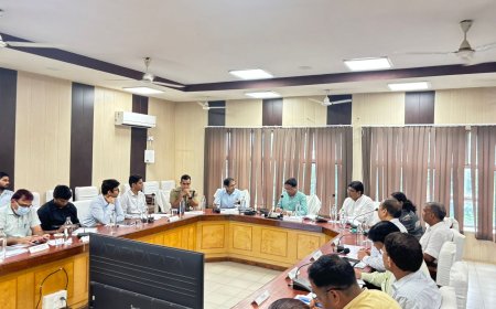 जिला प्रभारी मंत्री ने ली अधिकारियों की बैठक ,अधिक वर्षा से हुए फसल खराबे का पारदर्शिता से सर्वे कर राहत दिलायें: जिला प्रभारी मंत्री