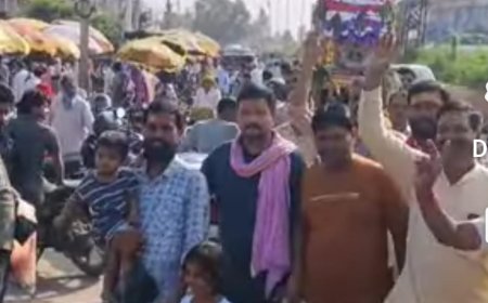 महुवा मे जलझूलनी एकादशी पर ठाकुर जी को कराया जल विहार नगर भ्रमण