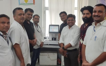 सामाजिक कुरूतियों से दूर हटकर अपने स्वर्गीय माता - पिता की स्मृति स्वरूप मरीजों के हितार्थ अस्पताल को भेंट की करीब आठ लाख रुपए की मशीन