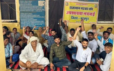 नदबई तहसील परिसर में पटवारियों ने अनिश्चितकालीन धरना किया शुरू