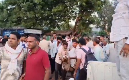 ट्रक की टक्कर से बाईक सवार एक की मौत दो गंभीर हालत में रैफर