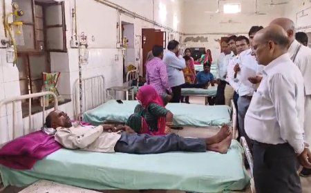 चिकित्सकों द्वारा बाहर से दवा लिखने के मामले की जांच करने पहुंचे राज्य परियोजना समन्वयक