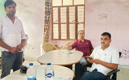 ई-मित्रों एंव आधार सेवा केन्द्रों का किया अतिरिक्त निदेशक ने आकस्मिक निरीक्षण