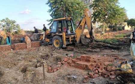 यूआईटी थाने से कैपिटल गैलरियां तक नाले बनाने में तीन नंबर की ईट का प्रयोग