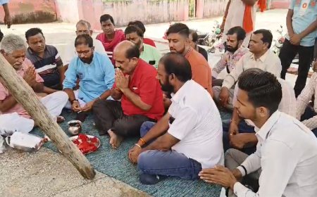 श्रीराम लीला को लेकर नवीन रंगमंच पर पूजा अर्चना कर किया बल्ली पूजन