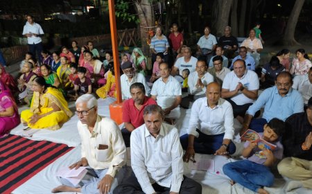विश्वेश्वर महादेव मंदिर मे आयोजित सामूहिक संगीतमय सुन्दरकाण्ड पाठ के भक्तिरस मे डूबे सेंकड़ो श्रद्धालू