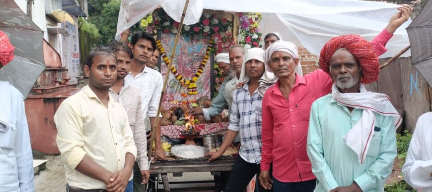 बाबा रामदेव के जन्मोत्सव पर निकली शोभायात्रा