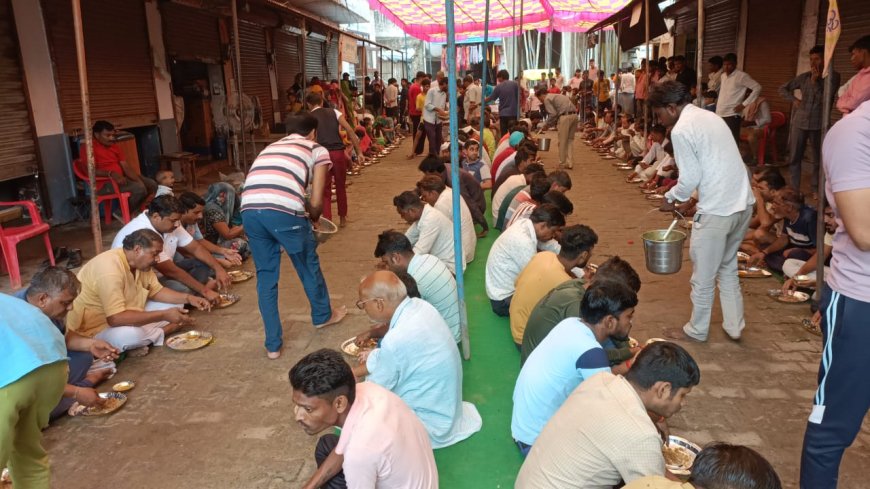 नौगांवा गणेश चतुर्थी के पावन पर्व पर  हुआ विशाल भंडारा