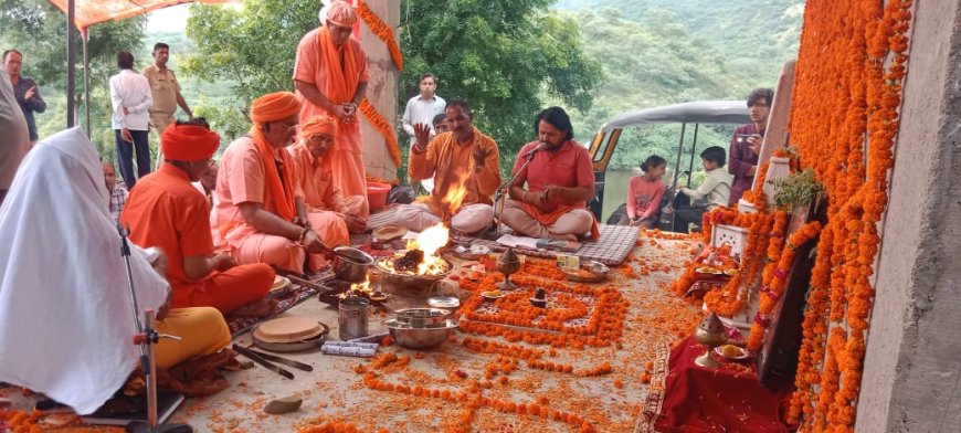 कोट बांध पर स्थित मंदिर में डॉक्टर योगी जीवन नाथ महाराज की मनाई चतुर्थ पुण्यतिथि