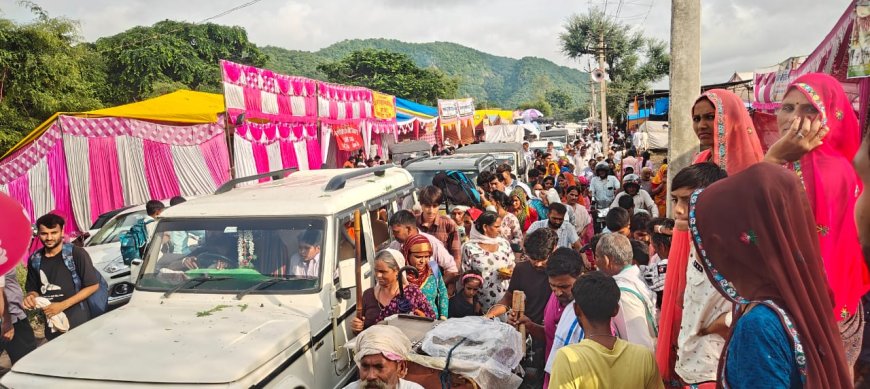 लोक देवता बाबा भृर्तहरी के धाम पर  वाहन 5 किलोमीटर लंबे जाम ,मेला कमेटी और पंचायत करती रही अतिरिक्त जाप्ते की मांग