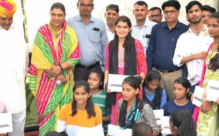 राजस्थान सरकार की महत्वाकांक्षी योजना के अन्तर्गत ब्लॉक स्तरीय टेबलेट वितरण कार्यक्रम आयोजित