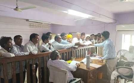 राजस्थान में भाजपा सरकार के 10 माह के शासन की विफलताओं को लेकर कांग्रेसी कार्यकर्ताओं ने तहसीलदार को दिया ज्ञापन