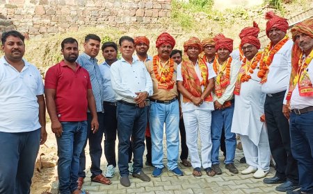 अग्रसेन के शुभ अवसर पर विभिन्न प्रकार की झांकियां के साथ निकाली गई शोभायात्रा