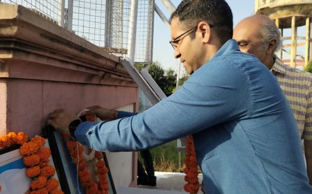 राष्ट्रपिता महात्मा गांधी की जयंती पर गांधी पार्क में सर्व धर्म सभा आयोजित जिला कलक्टर ने अर्पित की पुष्पांजलि