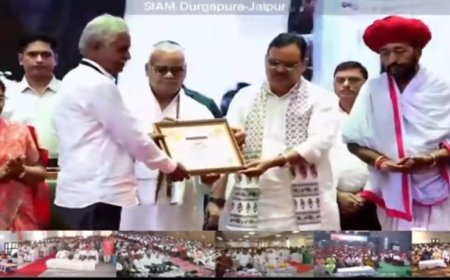 मुख्यमंत्री ने किया जिप सीईओ भाटी को सम्मानित, स्वच्छ भारत मिशन योजना की गतिविधियों में भीलवाड़ा राज्य स्तर पर प्रथम