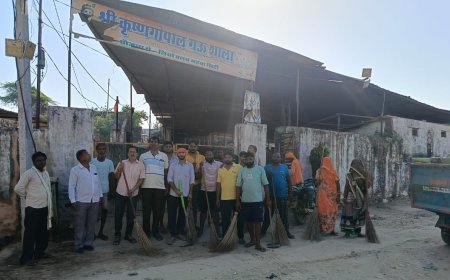 नगर पालिका व स्वयंसेवकों द्वारा चलाया स्वच्छता अभियान