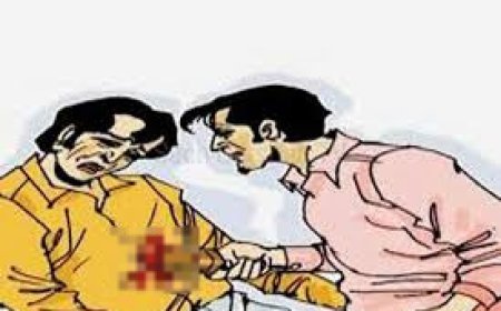 सड़क पर बातचीत के दौरान आपस में उलझे दोस्तों के विवाद मे चला चाकू, प्राथमिक उपचार के बाद हायर सेंटर के लिए रैफर