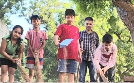 प्राचीन राधाकृष्ण मंदिर में लगातार पांचवें रविवार चला 'स्वच्छ तीर्थ अभियान'