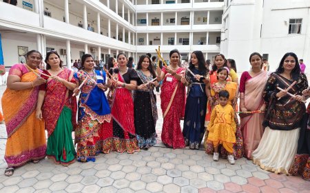 जेजेटी यूनिवर्सिटी में नवरात्रि पर डांडिया की धूम, रंगारंग कार्यक्रम में महिलाओं ने की मां दुर्गा की महाआरती