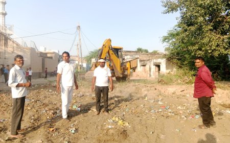 माता रानी पूजा समिति के कार्यक्रम को लेकर कार्यकर्ताओं ने होली ग्राउंड की  साफ सफाई