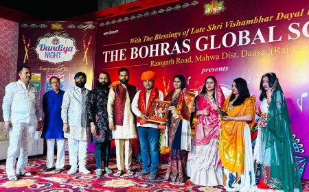 महुवा के  द बोहराज ग्लोबल स्कूल में डांडिया नाइट का हुआ भव्य आयोजन  माता रानी के भजनों पर झूमे भक्तगण