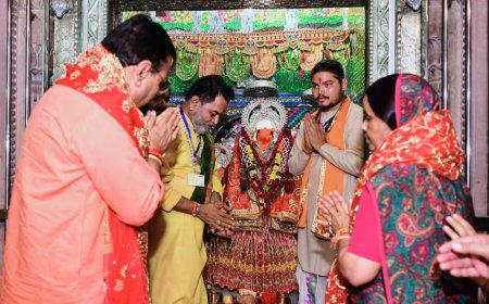 मुख्यमंत्री भजनलाल शर्मा ने सपत्नीक कुलदेवी राजेश्वरी कैला माता की पूजा अर्चना, विकसित राज्य बनाने के लिए मांगी मनौती