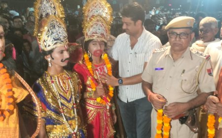 धू-धू कर जला अहंकारी रावण का पुतला, कबीर द्वारे पास किया पुतला दहन
