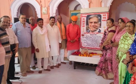 स्वर्गीय रतन टाटा की स्मृति में श्रद्धांजलि सभा श्रद्धा सुमन अर्पित कर किया याद